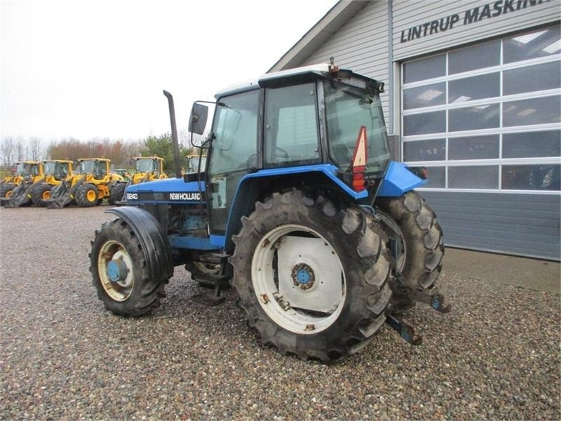 New Holland 8240 SLE Med frontlift og frontPTO - טרקטור חקלאי: תמונה 3 New Holland 8240 SLE Med frontlift og frontPTO - טרקטור חקלאי: תמונה 3
