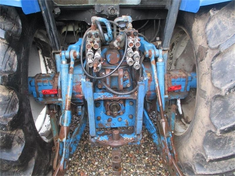New Holland 8240 SLE Med frontlift og frontPTO - טרקטור חקלאי: תמונה 5 New Holland 8240 SLE Med frontlift og frontPTO - טרקטור חקלאי: תמונה 5