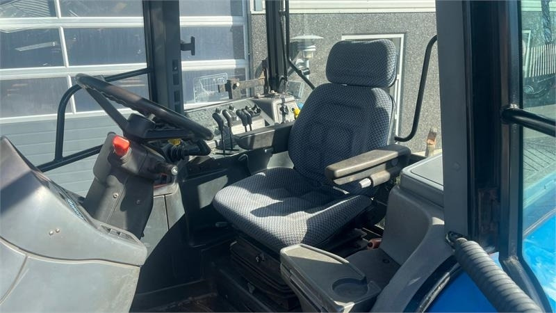 New Holland 8360 Rangecommand - טרקטור חקלאי: תמונה 4 New Holland 8360 Rangecommand - טרקטור חקלאי: תמונה 4