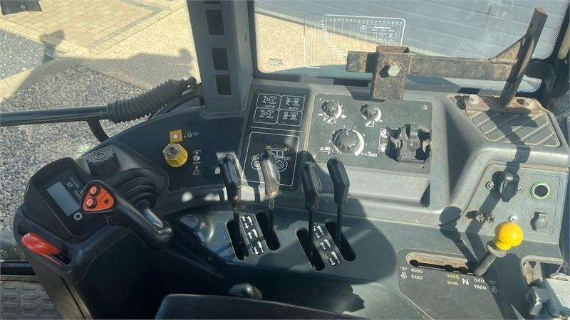 New Holland 8360 Rangecommand - טרקטור חקלאי: תמונה 5 New Holland 8360 Rangecommand - טרקטור חקלאי: תמונה 5