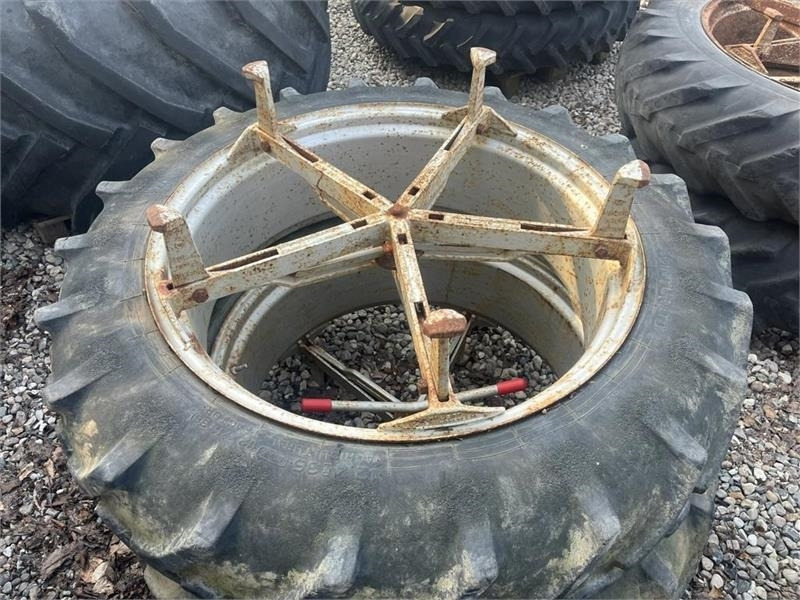 Pirelli 12,4R36 Molcon 5 arme bred - צמיג עבור מכונה חקלאית: תמונה 2 Pirelli 12,4R36 Molcon 5 arme bred - צמיג עבור מכונה חקלאית: תמונה 2