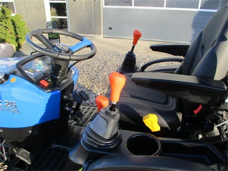 Solis S26 Shuttle XL 9+9 med store brede Turf hjul på ti - טרקטור חקלאי: תמונה 4 Solis S26 Shuttle XL 9+9 med store brede Turf hjul på ti - טרקטור חקלאי: תמונה 4