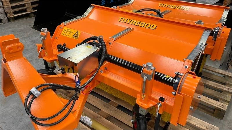 Thyregod TK 1600 PTO, med hydraulisk sving. - מטאטא: תמונה 1 Thyregod TK 1600 PTO, med hydraulisk sving. - מטאטא: תמונה 1