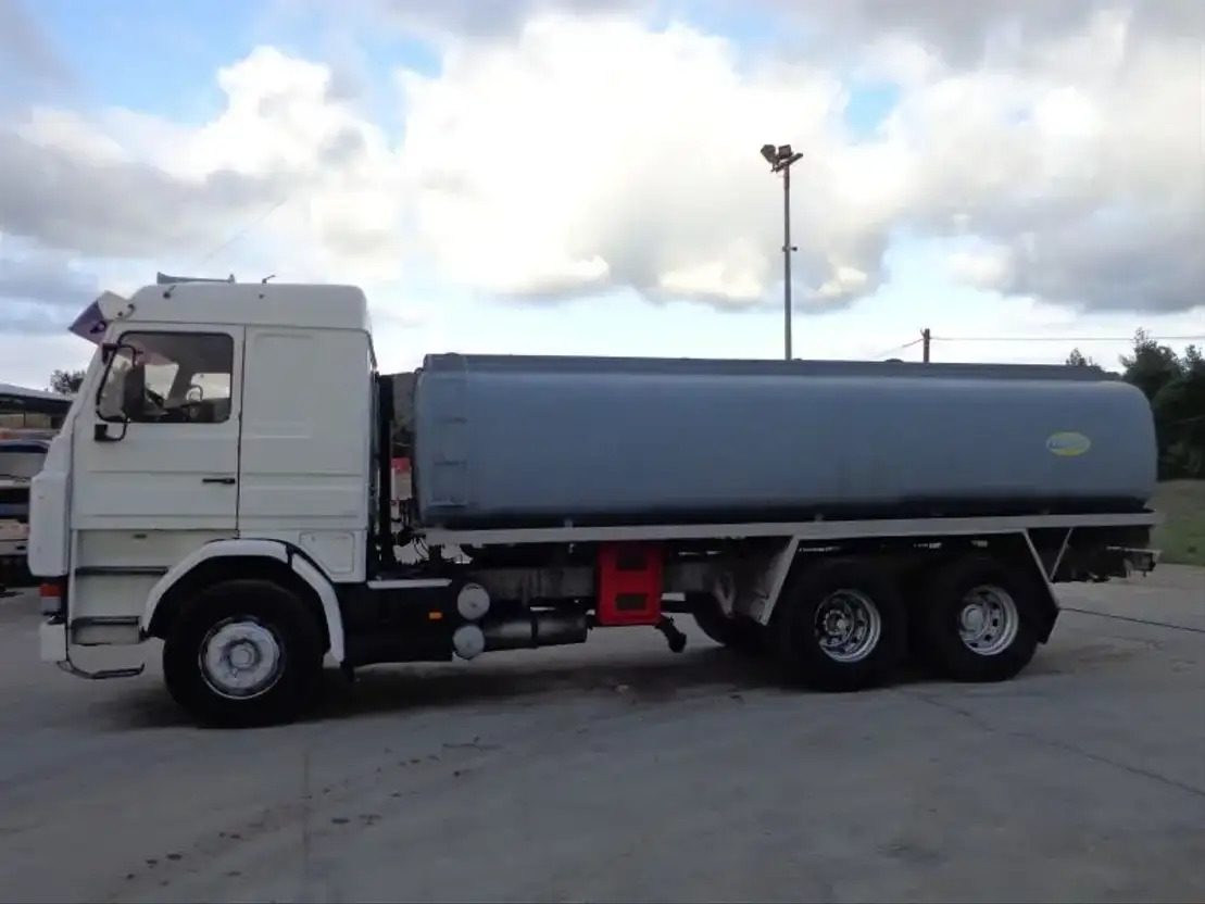Scania R143-470 V8 Scania R143HL .470 6X2 Diesel/OIL Tank - משאית מכל: תמונה 3 Scania R143-470 V8 Scania R143HL .470 6X2 Diesel/OIL Tank - משאית מכל: תמונה 3