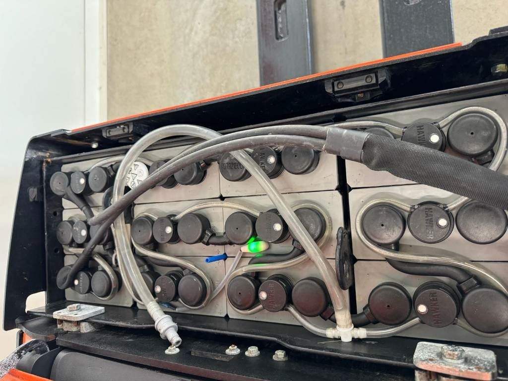 Toyota 10545 LPE200 - משאית משטחים: תמונה 4 Toyota 10545 LPE200 - משאית משטחים: תמונה 4