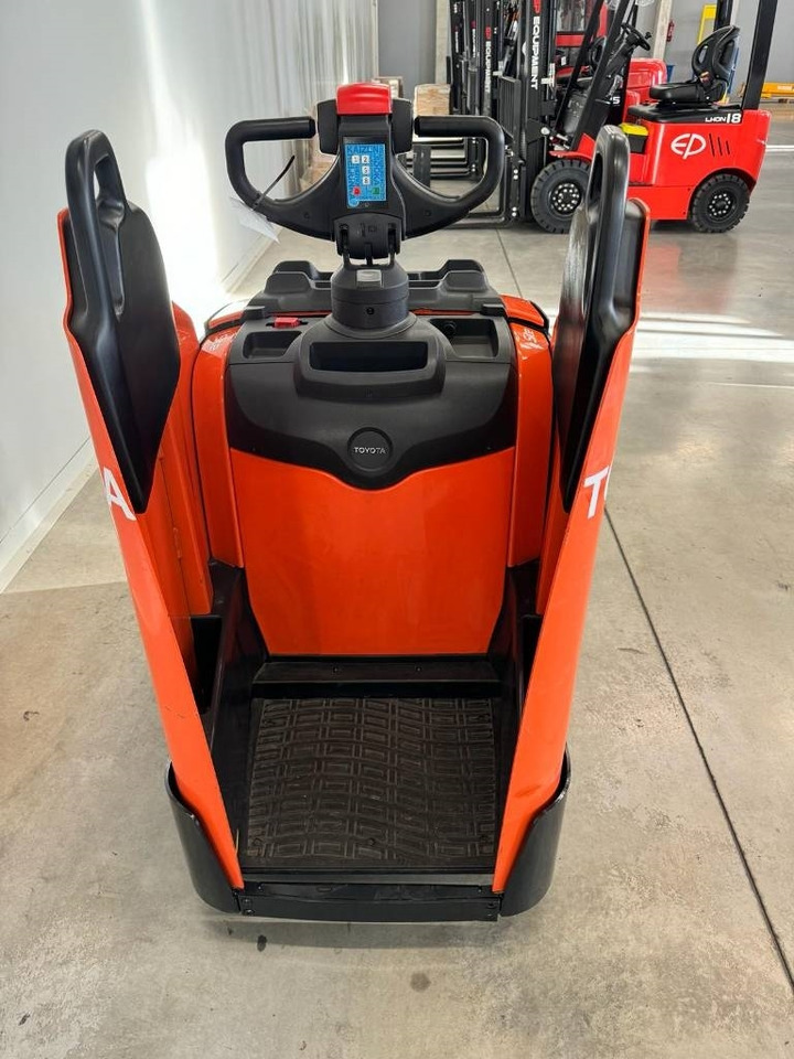 Toyota 10545 LPE200 - משאית משטחים: תמונה 3 Toyota 10545 LPE200 - משאית משטחים: תמונה 3