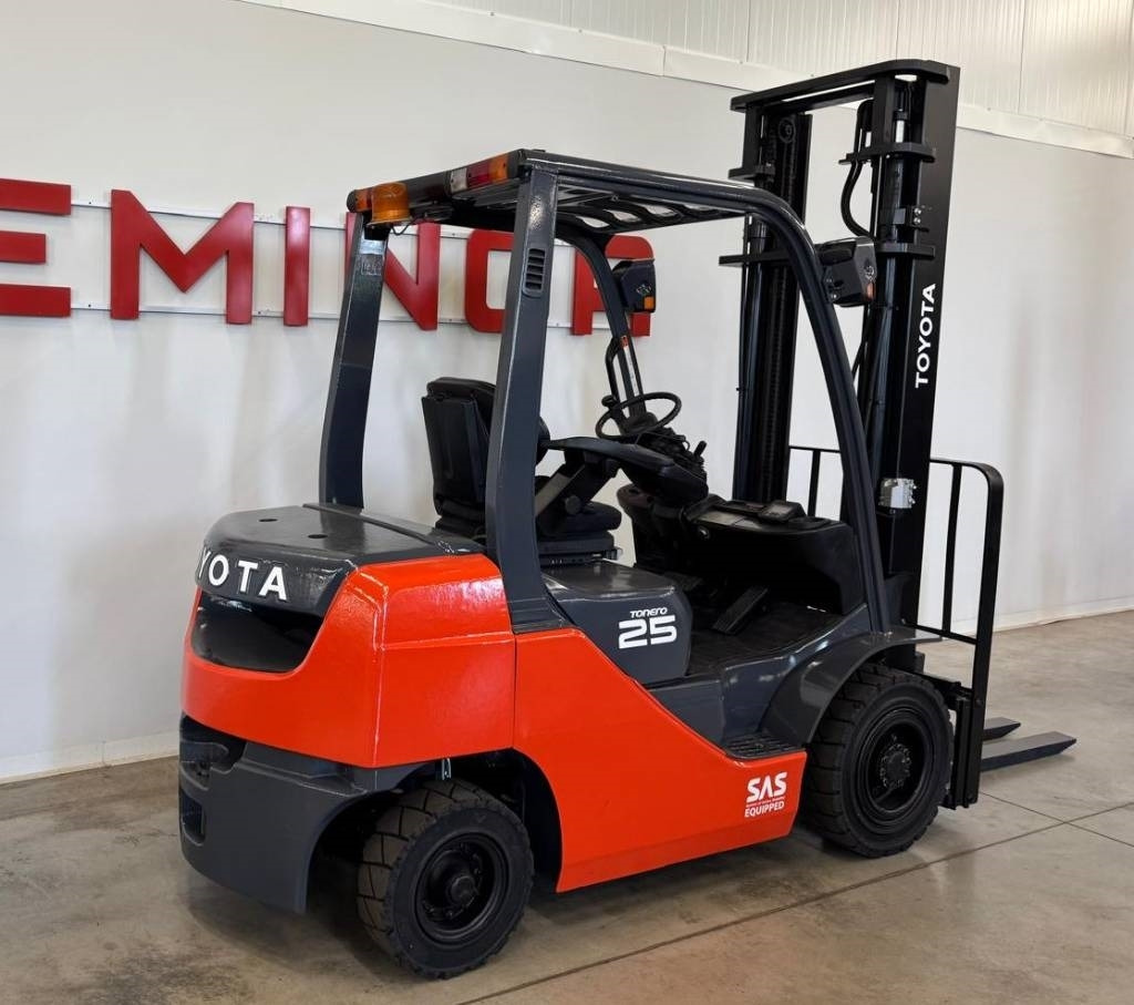 Toyota 10811 06-8FD25F - מלגזת סולר: תמונה 3 Toyota 10811 06-8FD25F - מלגזת סולר: תמונה 3