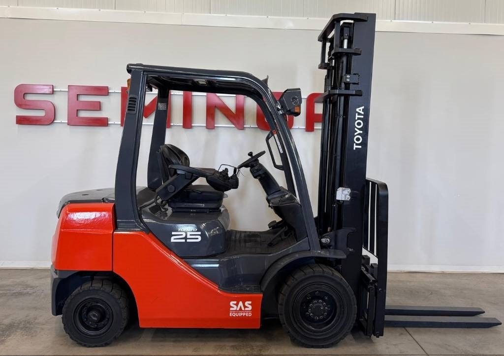 Toyota 10811 06-8FD25F - מלגזת סולר: תמונה 2 Toyota 10811 06-8FD25F - מלגזת סולר: תמונה 2