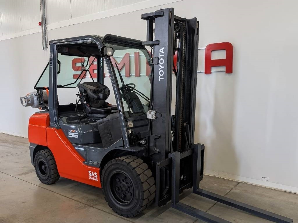 Toyota 10852 02-8FGJF35 - מלגזת LPG: תמונה 1 Toyota 10852 02-8FGJF35 - מלגזת LPG: תמונה 1