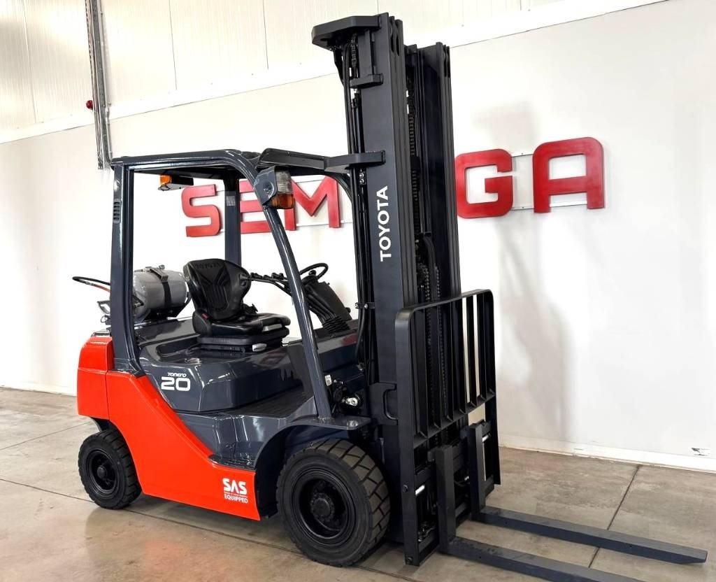 Toyota 10877 02-8FGF20 - מלגזת LPG: תמונה 1 Toyota 10877 02-8FGF20 - מלגזת LPG: תמונה 1