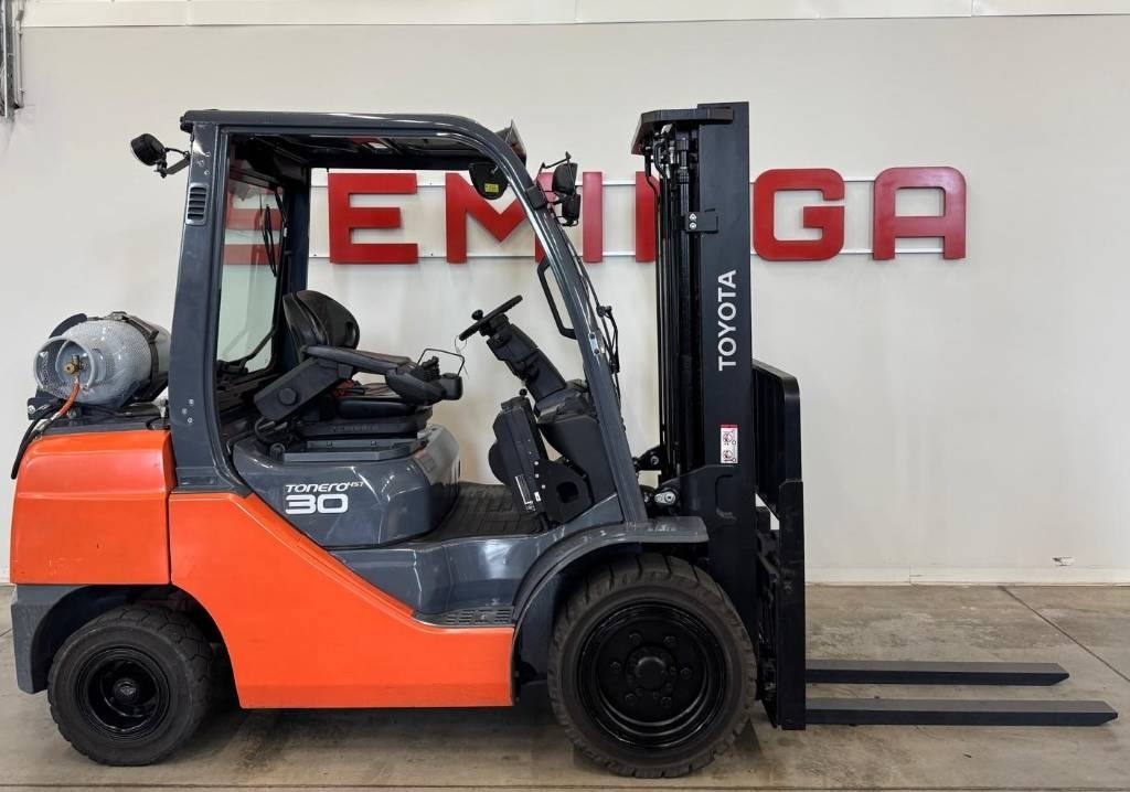 Toyota 10949 06-8FG30F - מלגזת LPG: תמונה 2 Toyota 10949 06-8FG30F - מלגזת LPG: תמונה 2