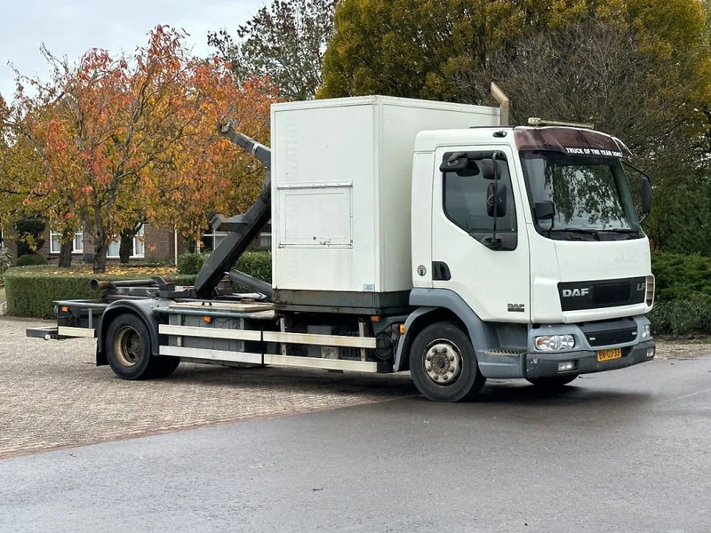 DAF LF 45 180!! HAAKARM/CONTAINER!!MOBILE WORKSHOP!! - משאית הרמת וו: תמונה 1 DAF LF 45 180!! HAAKARM/CONTAINER!!MOBILE WORKSHOP!! - משאית הרמת וו: תמונה 1