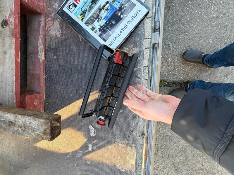 Hiab 112 RADIO REMOTE - עגורן מעמיס עבור משאית: תמונה 3 Hiab 112 RADIO REMOTE - עגורן מעמיס עבור משאית: תמונה 3