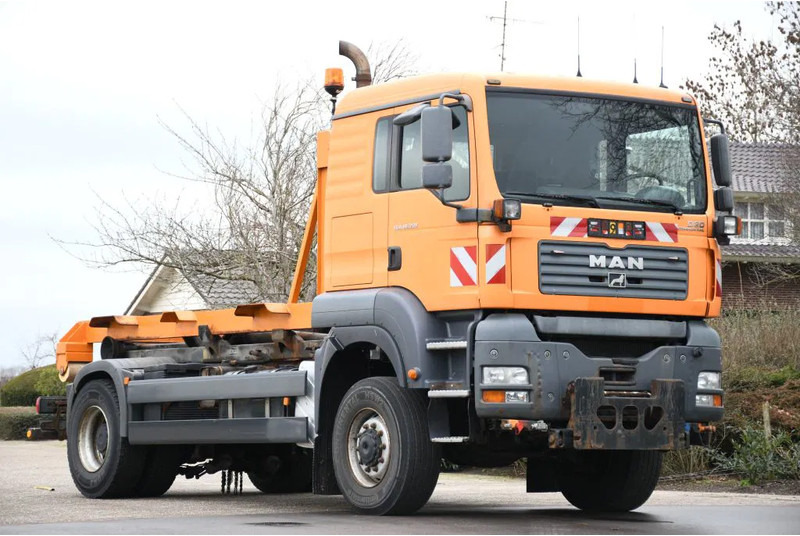 MAN TGA 18.350 4X4 BL HAAKARM/HOOKLIFT/ABROLLER!!KOMMUNAL!! - משאית הרמת וו: תמונה 1 MAN TGA 18.350 4X4 BL HAAKARM/HOOKLIFT/ABROLLER!!KOMMUNAL!! - משאית הרמת וו: תמונה 1
