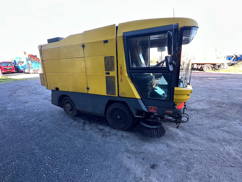 Ravo 530 VEEGMACHINE/SWEEPER!! - מטאטא כבישים: תמונה 5 Ravo 530 VEEGMACHINE/SWEEPER!! - מטאטא כבישים: תמונה 5