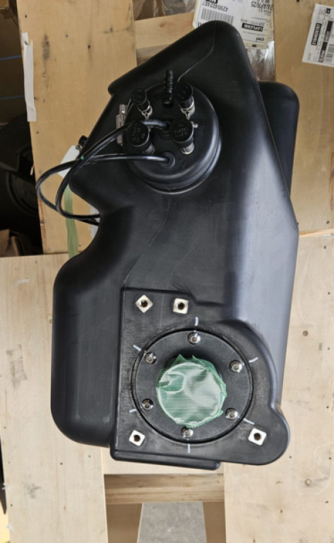 Case KRH21072 - מכל דלק עבור מכונת בנייה: תמונה 3 Case KRH21072 - מכל דלק עבור מכונת בנייה: תמונה 3