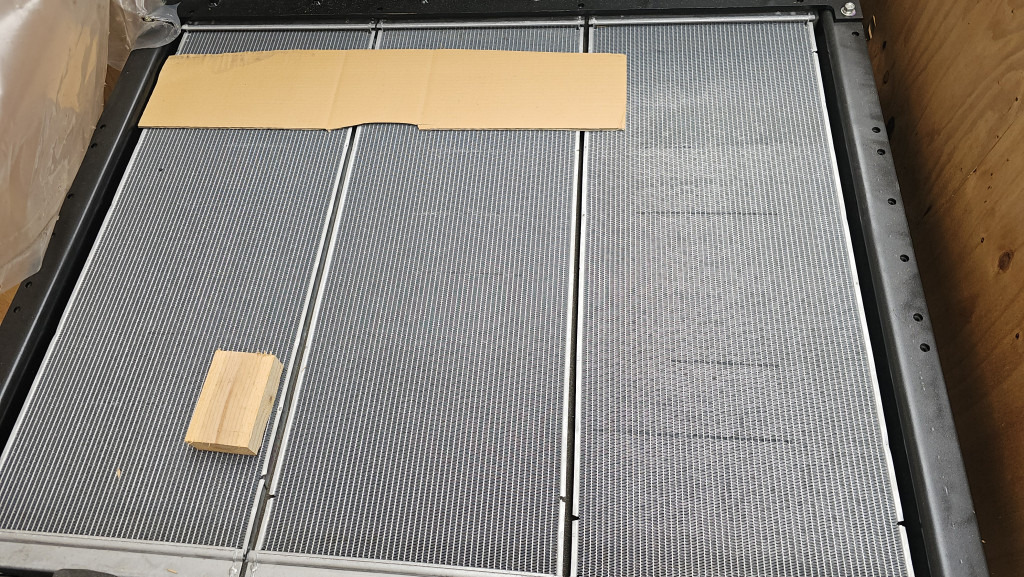 Case LN002510 - LN001520 - רדיאטור עבור מכונת בנייה: תמונה 1 Case LN002510 - LN001520 - רדיאטור עבור מכונת בנייה: תמונה 1