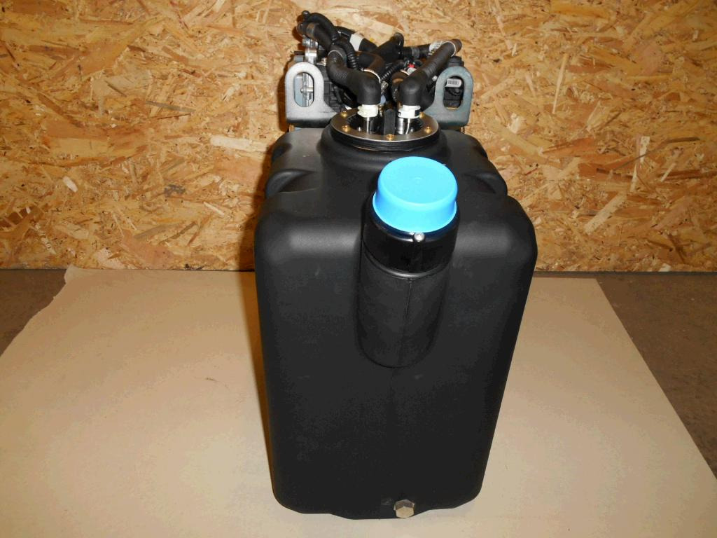 Caterpillar 3735561 - מכל AdBlue עבור מכונת בנייה: תמונה 3 Caterpillar 3735561 - מכל AdBlue עבור מכונת בנייה: תמונה 3