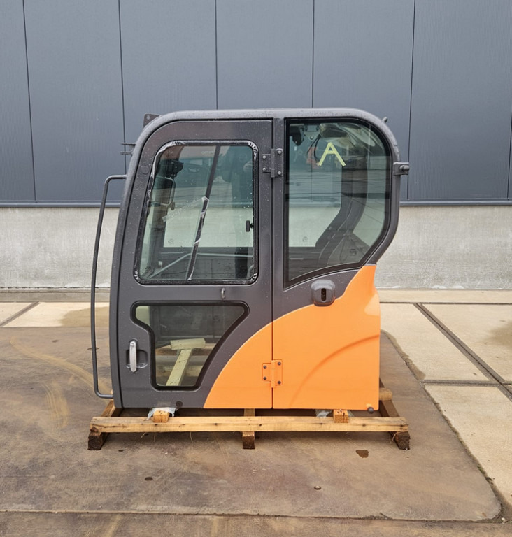 Doosan 220101-00889K - תא עבור מכונת בנייה: תמונה 1 Doosan 220101-00889K - תא עבור מכונת בנייה: תמונה 1