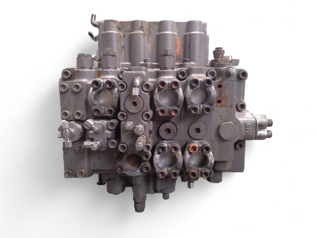 Hitachi 4713088 - UB36-107 - שסתום הידרולי עבור מכונת בנייה: תמונה 1 Hitachi 4713088 - UB36-107 - שסתום הידרולי עבור מכונת בנייה: תמונה 1