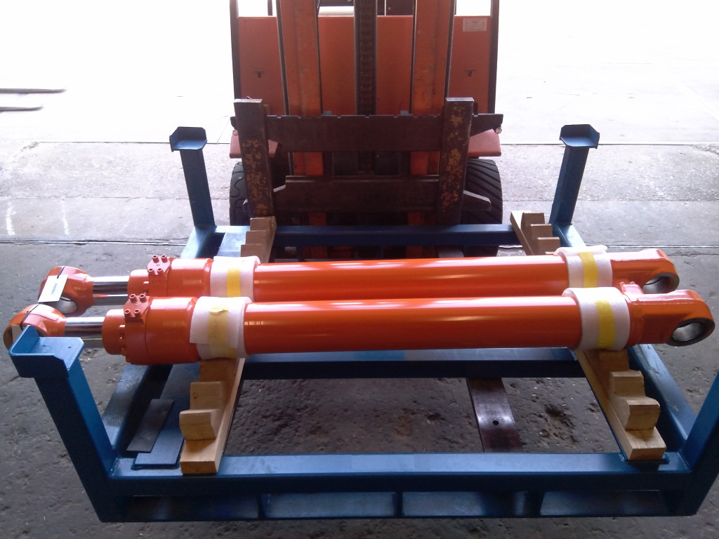 Hitachi 9256983 - 9256983 L - צילינדר הידרולי עבור מכונת בנייה: תמונה 1 Hitachi 9256983 - 9256983 L - צילינדר הידרולי עבור מכונת בנייה: תמונה 1