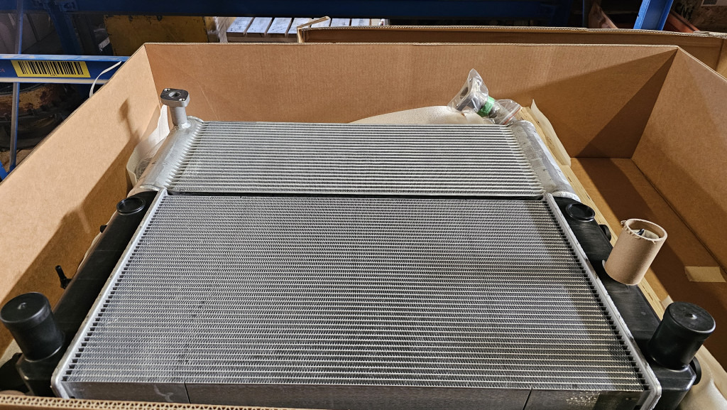 Hitachi YA00009861 - YA00043352 - רדיאטור עבור מכונת בנייה: תמונה 2 Hitachi YA00009861 - YA00043352 - רדיאטור עבור מכונת בנייה: תמונה 2