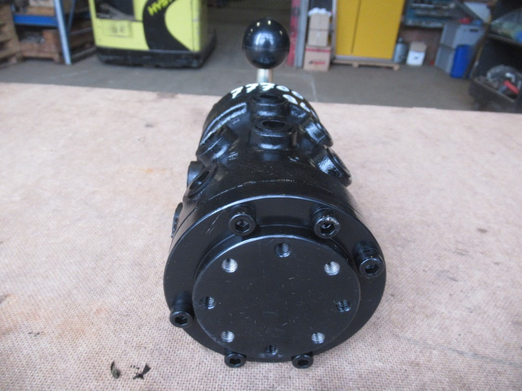 Kobelco 2436U1244R100 - K16AR8-12-A - שסתום הידרולי עבור מכונת בנייה: תמונה 2 Kobelco 2436U1244R100 - K16AR8-12-A - שסתום הידרולי עבור מכונת בנייה: תמונה 2