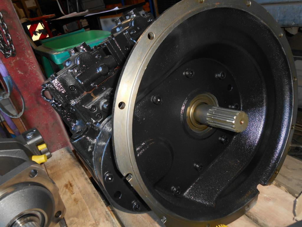 Kobelco YN10V00008F3 - YN10V00008F1 - משאבה הידרולית עבור מכונת בנייה: תמונה 4 Kobelco YN10V00008F3 - YN10V00008F1 - משאבה הידרולית עבור מכונת בנייה: תמונה 4