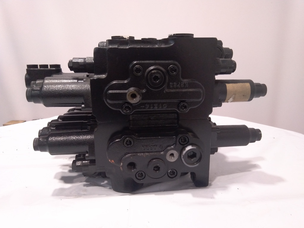 Kobelco YN30V00089F2 - שסתום הידרולי עבור מכונת בנייה: תמונה 4 Kobelco YN30V00089F2 - שסתום הידרולי עבור מכונת בנייה: תמונה 4