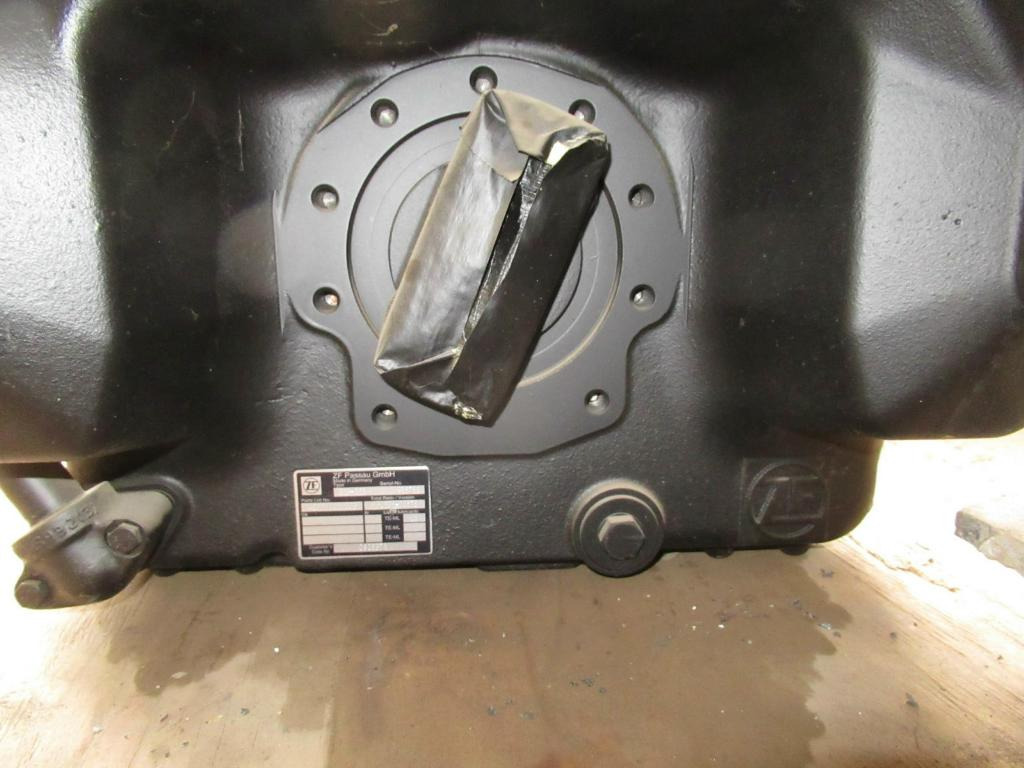 New Holland 2928976 - תיבת הילוכים עבור מכונת בנייה: תמונה 2 New Holland 2928976 - תיבת הילוכים עבור מכונת בנייה: תמונה 2