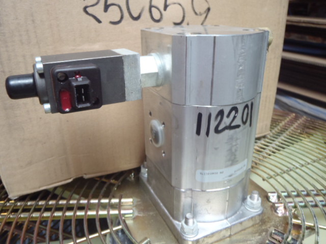 New Holland 4532000 - מנוע הידרולי עבור מכונת בנייה: תמונה 1 New Holland 4532000 - מנוע הידרולי עבור מכונת בנייה: תמונה 1