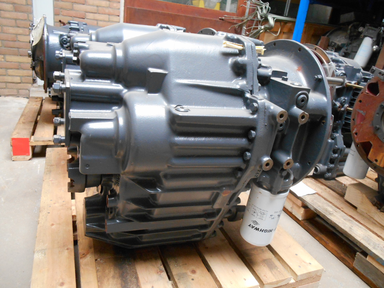 New Holland 85811907 - 87484608 - תיבת הילוכים עבור מכונת בנייה: תמונה 3 New Holland 85811907 - 87484608 - תיבת הילוכים עבור מכונת בנייה: תמונה 3