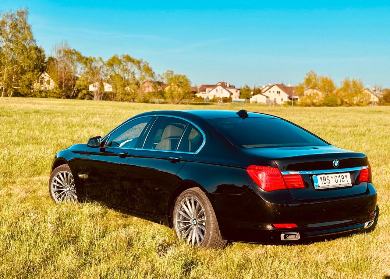 BMW 740d xDrive 4x4 Long - סדאן: תמונה 2 BMW 740d xDrive 4x4 Long - סדאן: תמונה 2