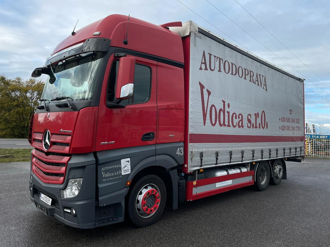 Mercedes-Benz Actros 2545 - משאית וילונות צד: תמונה 1 Mercedes-Benz Actros 2545 - משאית וילונות צד: תמונה 1