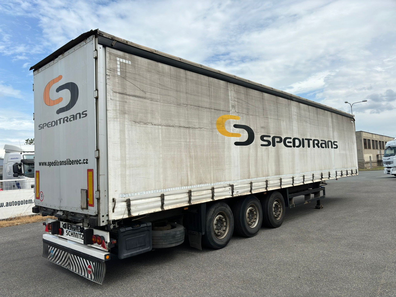 SCHMITZ SCS 24/L - סמיטריילר עם וילונות צד: תמונה 4 SCHMITZ SCS 24/L - סמיטריילר עם וילונות צד: תמונה 4