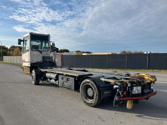 BC 182 - מוביל מכולות/ משאית החלפת גוף: תמונה 4 BC 182 - מוביל מכולות/ משאית החלפת גוף: תמונה 4