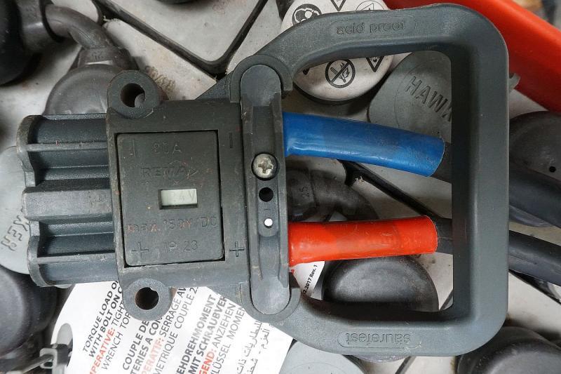 HAWKER 24 Volt 3 PzB 225 Ah - מצבר עבור ציוד לטיפול בחומרים: תמונה 4 HAWKER 24 Volt 3 PzB 225 Ah - מצבר עבור ציוד לטיפול בחומרים: תמונה 4