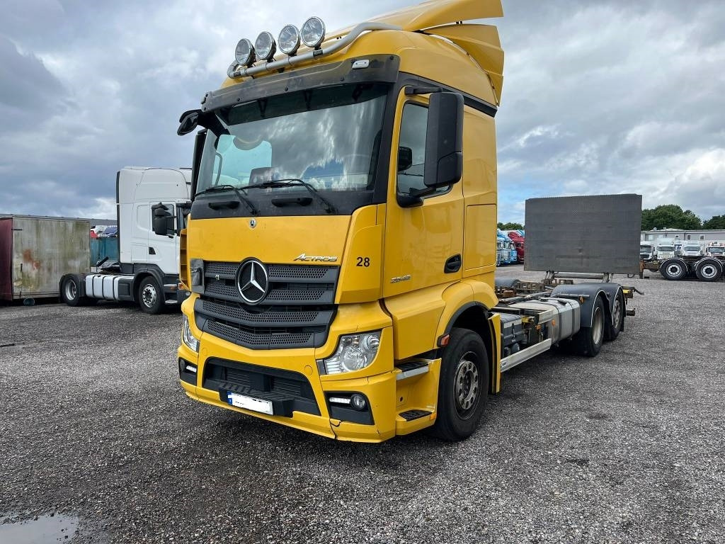 Mercedes-Benz 2548 SERIE NR 7342 - מוביל מכולות/ משאית החלפת גוף: תמונה 1 Mercedes-Benz 2548 SERIE NR 7342 - מוביל מכולות/ משאית החלפת גוף: תמונה 1