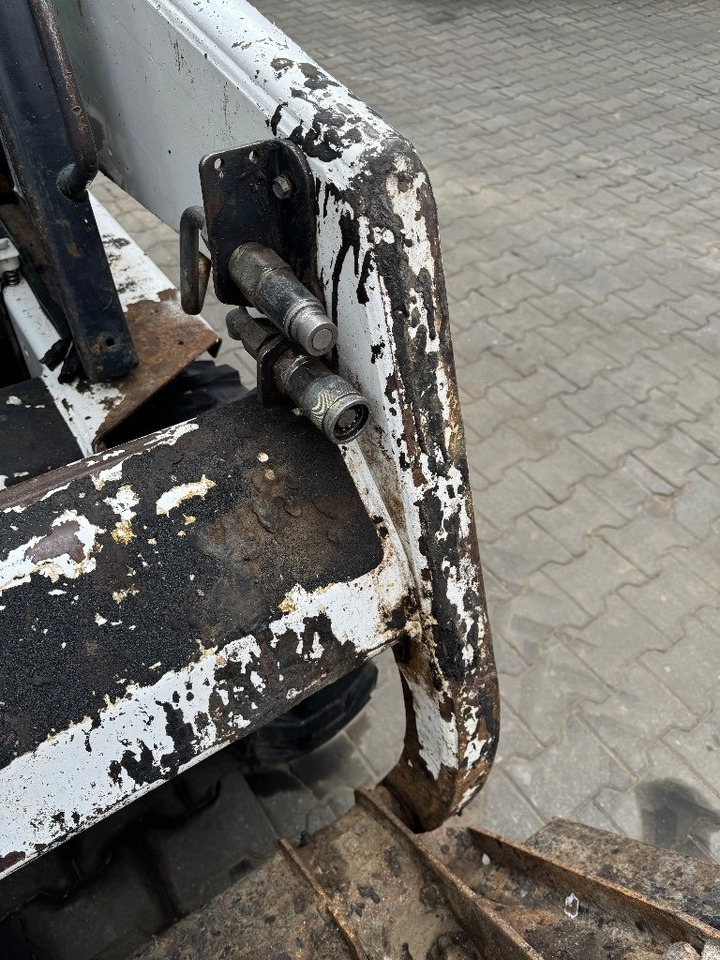 Bobcat 553 - מעמיס היגוי החלקה: תמונה 4 Bobcat 553 - מעמיס היגוי החלקה: תמונה 4