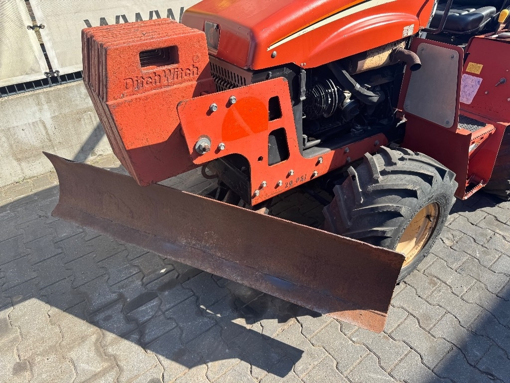 Ditch Witch RT 40 - טרנצ'ר: תמונה 4 Ditch Witch RT 40 - טרנצ'ר: תמונה 4