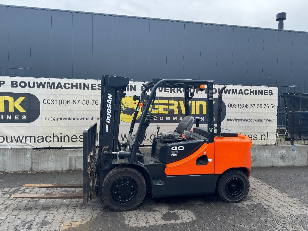 Doosan D 40 SC-7 - מלגזת סולר: תמונה 1 Doosan D 40 SC-7 - מלגזת סולר: תמונה 1