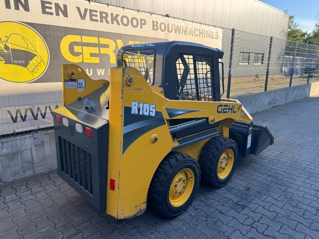 Gehl R105 - מעמיס היגוי החלקה: תמונה 3 Gehl R105 - מעמיס היגוי החלקה: תמונה 3