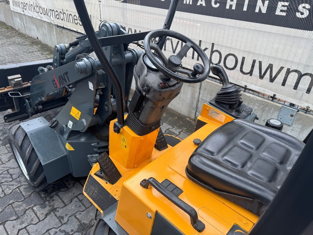 GiANT B204SW - מעמיס קומפקטי: תמונה 4 GiANT B204SW - מעמיס קומפקטי: תמונה 4