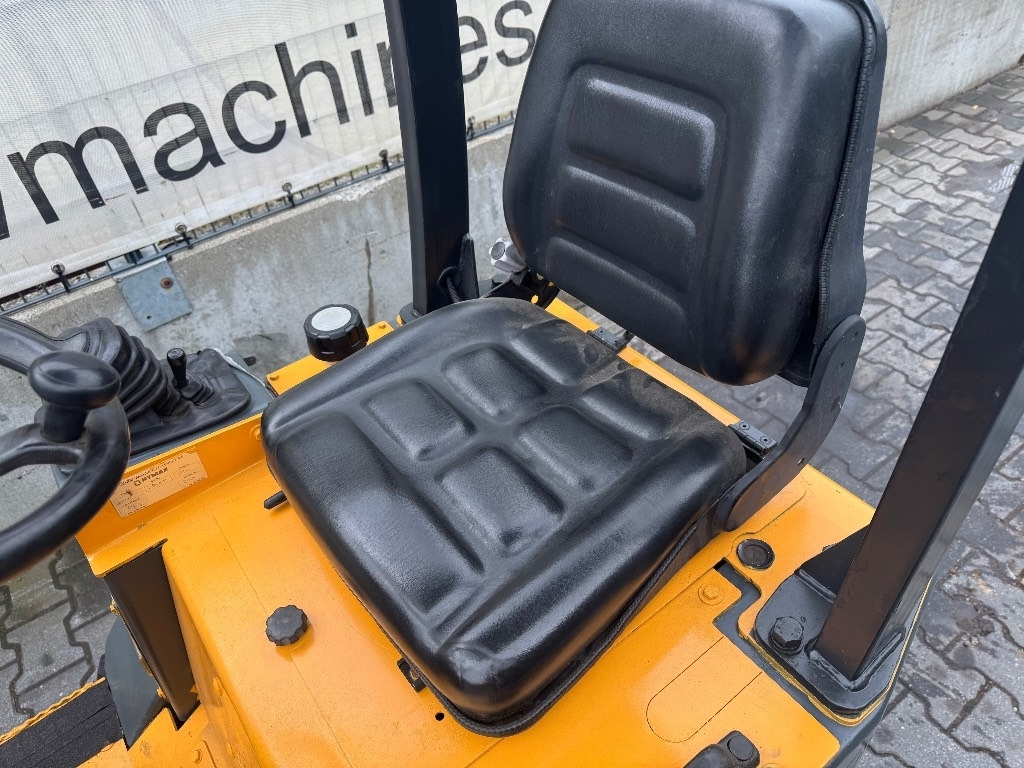 GiANT B204SW - מעמיס קומפקטי: תמונה 5 GiANT B204SW - מעמיס קומפקטי: תמונה 5