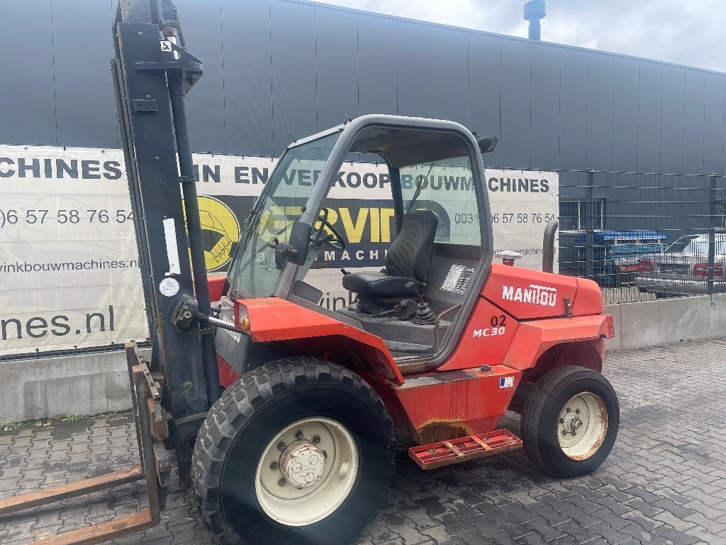 Manitou MC 30 - מלגזת שטח קשה: תמונה 1 Manitou MC 30 - מלגזת שטח קשה: תמונה 1