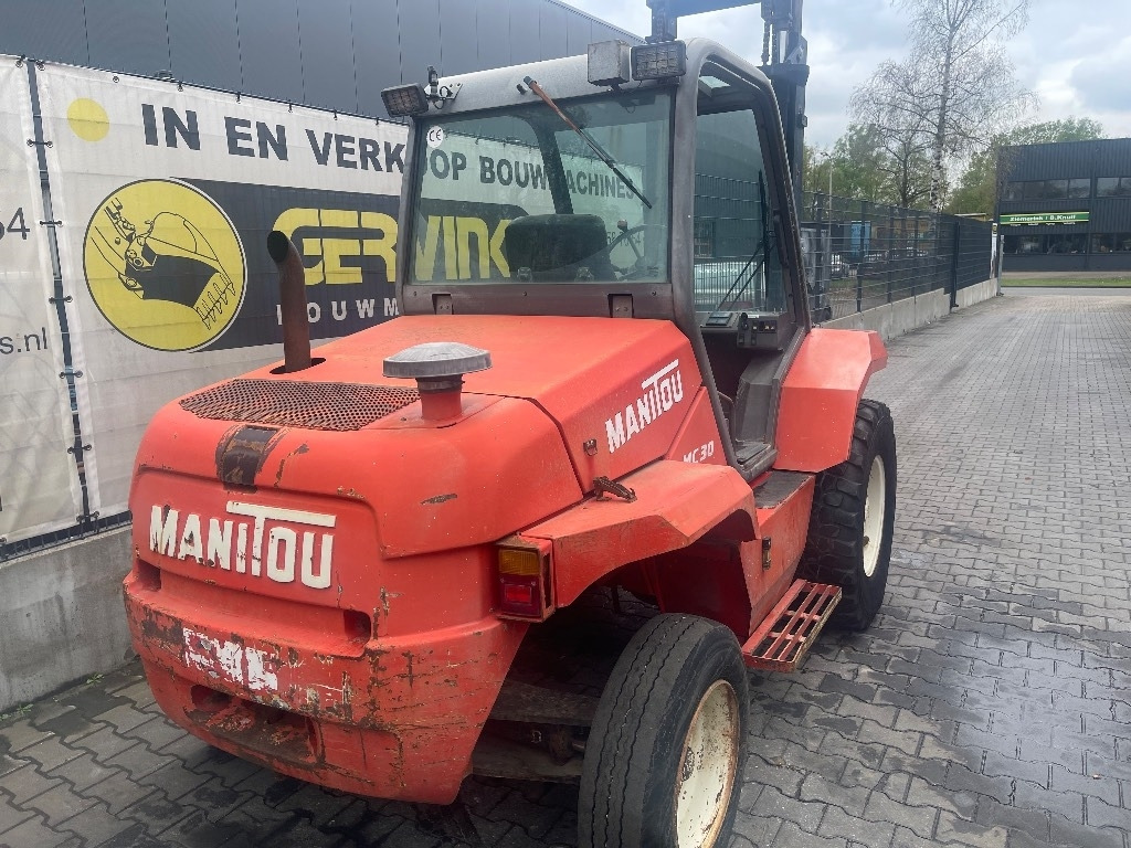 Manitou MC 30 - מלגזת שטח קשה: תמונה 2 Manitou MC 30 - מלגזת שטח קשה: תמונה 2