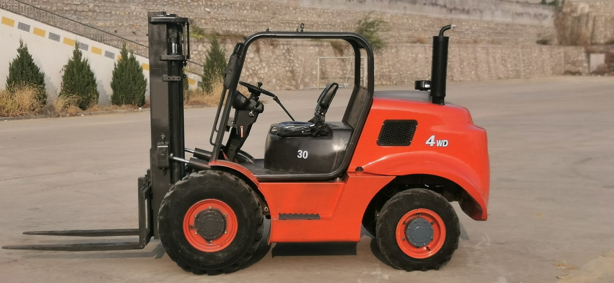 QINGDAO PROMISING 3T 4WD Rough Terrain Forklift CPCD30 - מלגזת שטח קשה: תמונה 2 QINGDAO PROMISING 3T 4WD Rough Terrain Forklift CPCD30 - מלגזת שטח קשה: תמונה 2