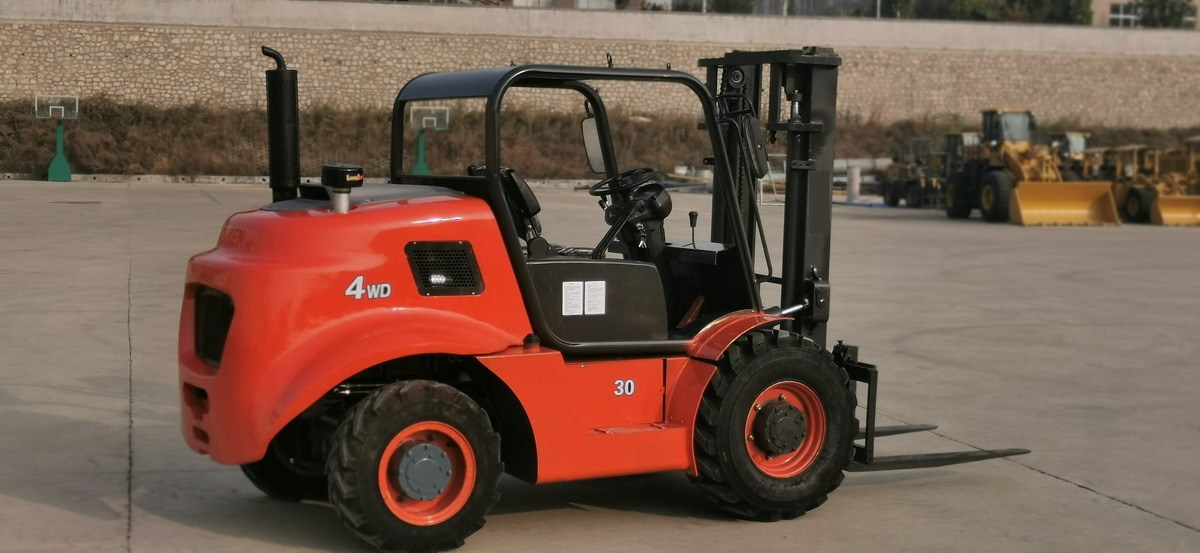 QINGDAO PROMISING 3T 4WD Rough Terrain Forklift CPCD30 - מלגזת שטח קשה: תמונה 3 QINGDAO PROMISING 3T 4WD Rough Terrain Forklift CPCD30 - מלגזת שטח קשה: תמונה 3