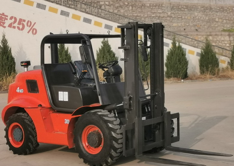 QINGDAO PROMISING 3T 4WD Rough Terrain Forklift CPCD30 - מלגזת שטח קשה: תמונה 1 QINGDAO PROMISING 3T 4WD Rough Terrain Forklift CPCD30 - מלגזת שטח קשה: תמונה 1