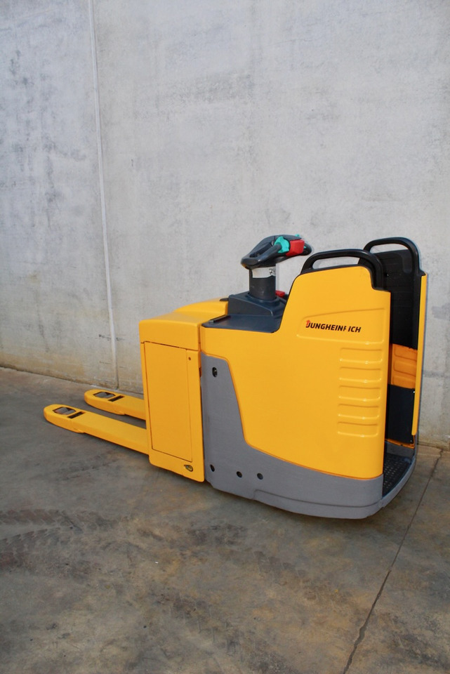 Jungheinrich ERE 225 - משאית משטחים: תמונה 1 Jungheinrich ERE 225 - משאית משטחים: תמונה 1